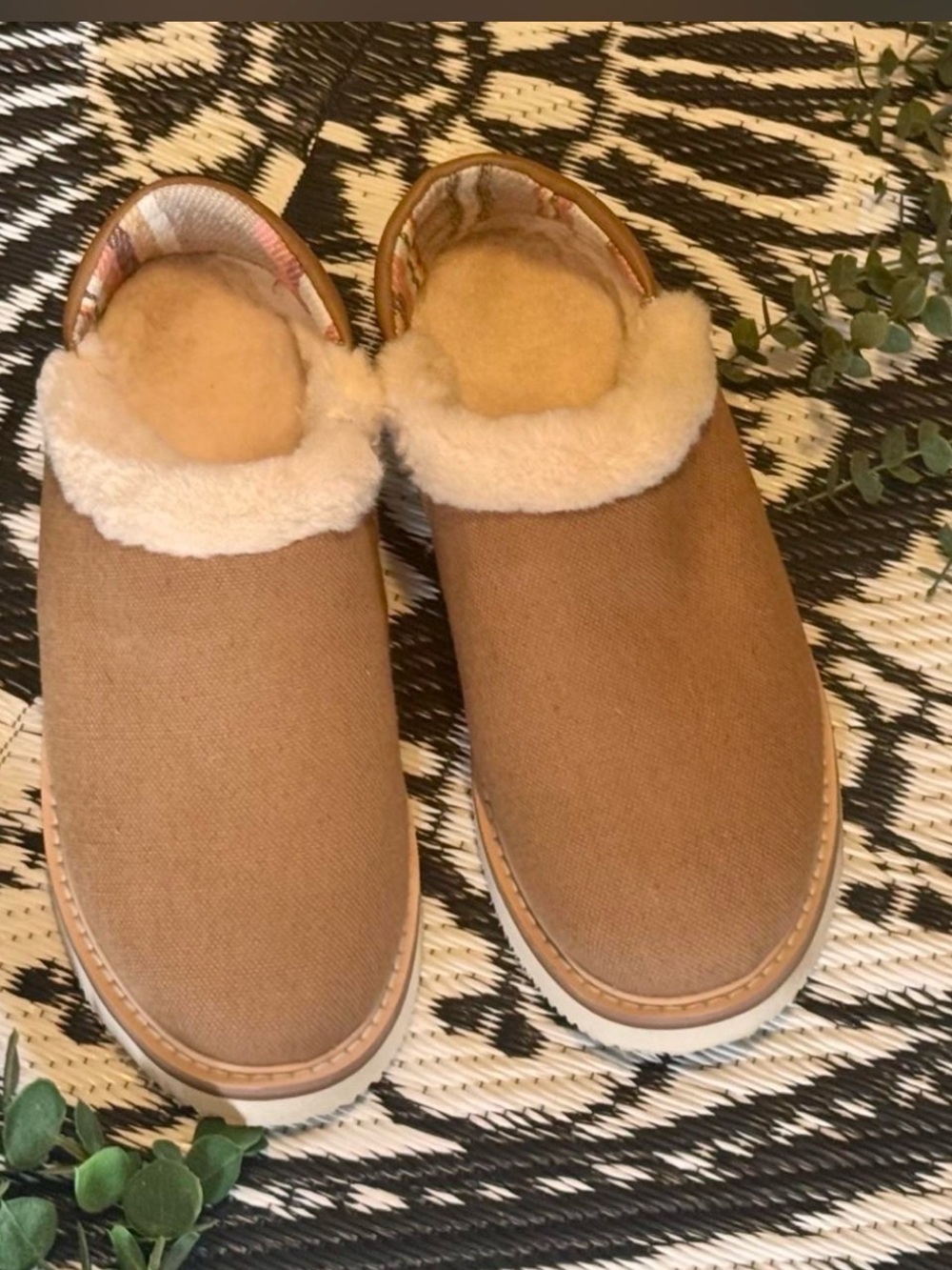 Sanuk Women's Tan Shearling-Trim Slip-On Slippers size 9